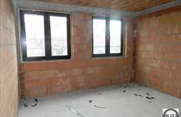 Vanzare casa la rosu, 280 mp utili, teren 300 mp, cu front de 32 m la 2 strazi