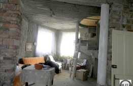 Casa de vanzare, 240 mp utili si 480 mp teren cu front de 24.5 ml