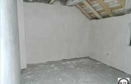 Casa de vanzare, zona Campului, 180 utili plus 140 mp gradina. Semifinisat!