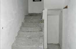 Casa de vanzare, zona Campului, 180 utili plus 140 mp gradina. Semifinisat!