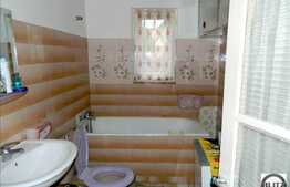 Casa renovabila de vanzare, 90 mp utili, teren 313 mp, front 30 m, la 2 strazi