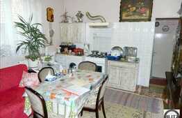 Casa renovabila de vanzare, 90 mp utili, teren 313 mp, front 30 m, la 2 strazi