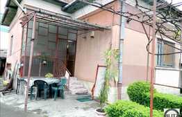 Casa renovabila de vanzare, 90 mp utili, teren 313 mp, front 30 m, la 2 strazi