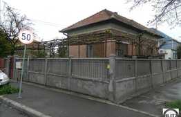 Casa renovabila de vanzare, 90 mp utili, teren 313 mp, front 30 m, la 2 strazi