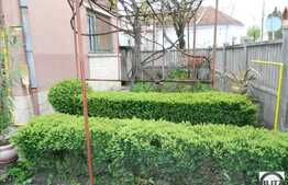 Casa renovabila de vanzare, 90 mp utili, teren 313 mp, front 30 m, la 2 strazi