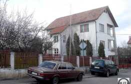 Vanzare casa 260 mp utili, teren 500 mp, front 25 ml, zona linistita de case