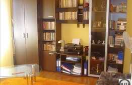 Vanzare casa 260 mp utili, teren 500 mp, front 25 ml, zona linistita de case