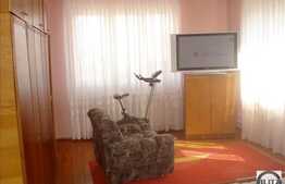 Vanzare casa 260 mp utili, teren 500 mp, front 25 ml, zona linistita de case