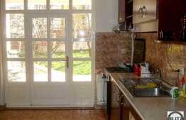 Vanzare casa 260 mp utili, teren 500 mp, front 25 ml, zona linistita de case