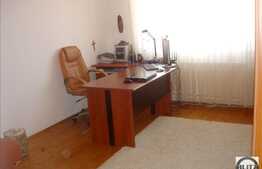 Vanzare casa 260 mp utili, teren 500 mp, front 25 ml, zona linistita de case