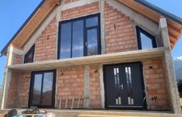 Pensiune modernă de vânzare în Bran –  Panorama Bucegi & Piatra Craiului