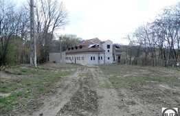 Oportunitate de investitie! 1000 mp utli, 4750 mp teren. Pentru pensiune, hotel!