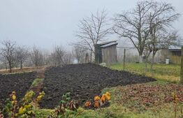 Casa la rosu 91 mp utili, 976 mp teren, in Luna, langa Campia Turzii