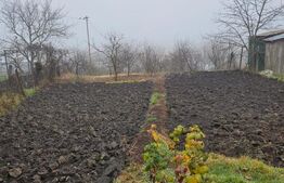 Casa la rosu 91 mp utili, 976 mp teren, in Luna, langa Campia Turzii