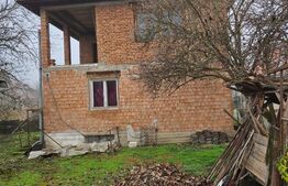 Casa la rosu 91 mp utili, 976 mp teren, in Luna, langa Campia Turzii