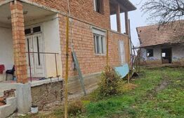 Casa la rosu 91 mp utili, 976 mp teren, in Luna, langa Campia Turzii