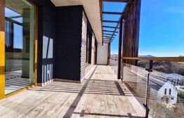 Casa alipita ideal pentru două familii, in Stolna
