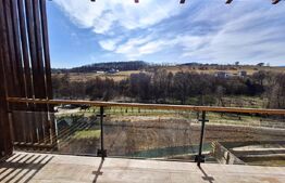 Casa alipita ideal pentru două familii, in Stolna