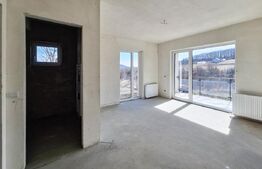 Casa alipita ideal pentru două familii, in Stolna