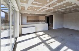 Casa alipita ideal pentru două familii, in Stolna