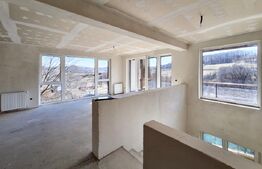 Casa alipita ideal pentru două familii, in Stolna