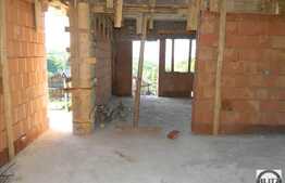 Casa individuala la rosu! 300 mp, garaj dublu, 1000 mp teren, zona linistita!