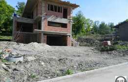 Casa individuala la rosu! 300 mp, garaj dublu, 1000 mp teren, zona linistita!