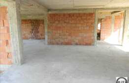 Casa individuala la rosu! 300 mp, garaj dublu, 1000 mp teren, zona linistita!