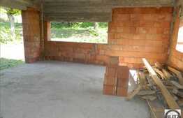 Casa individuala la rosu! 300 mp, garaj dublu, 1000 mp teren, zona linistita!