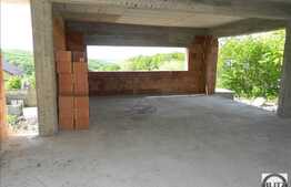 Casa individuala la rosu! 300 mp, garaj dublu, 1000 mp teren, zona linistita!