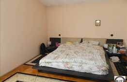 Casa de vanzare 380 mp utili, teren 1000 mp, cu terasa, zona linistita de case