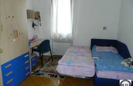 Casa de vanzare 380 mp utili, teren 1000 mp, cu terasa, zona linistita de case