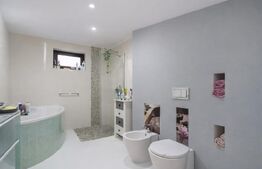 Apartament spațios, 120 mp, Garaj, Livadă, Zonă liniștită de case, Baciu!