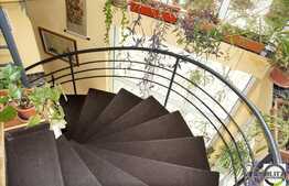 Casa de vanzare cu 6 camere, TERASA de 200 mp, in zona Hotelului Belvedere!