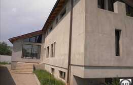 Inchiriere casa cu 404 mp, teren 825 mp! Zona Avram Iancu! Partial finisata!