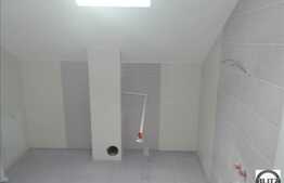 Vanzare parte de duplex, imobil nou, 200 mp utili, cu teren 215 mp, 2 parcari