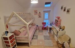 Casa moderna cu 4 camere, gradina de 40 mp, 2 parcari subterane, Terra