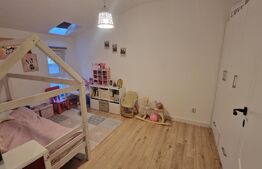 Casa moderna cu 4 camere, gradina de 40 mp, 2 parcari subterane, Terra