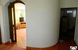 Casa de vanzare D+P+M, 320 mp utili cu 420 mp teren, garaj