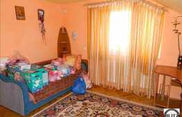 Casa de vanzare D+P+M, 320 mp utili cu 420 mp teren, garaj