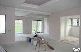 Vanzare casa 4 camere, 300 mp, D+P+E, teren 700 mp, garaj dublu, zona linistita!