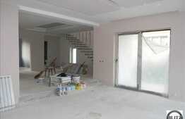 Vanzare casa 4 camere, 300 mp, D+P+E, teren 700 mp, garaj dublu, zona linistita!