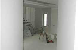 Vanzare casa 4 camere, 300 mp, D+P+E, teren 700 mp, garaj dublu, zona linistita!