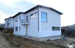 Casa de vanzare in Faget, 151 mp cu 700 mp gradina. Semifinisata!