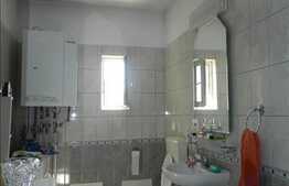 Casa de vanzare 300 mp utili, teren 430 mp, imobil nou din 2002!