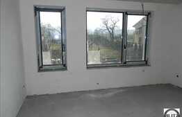 Casa de vanzare, semifinisata, 180 mp utili, teren 450 mp, front stradal 15 ml!