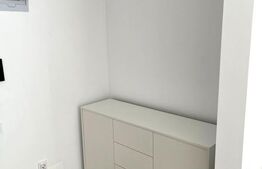 Apartament modern, 50 mp, parcare, balcon, zona Teilor