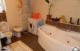 Vanzare casa 164 mp utili, teren 240 mp, front 11.29 ml, acces din strada