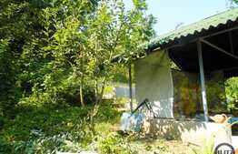 Casa de vanzare, 72 mp cu 300 mp teren inchiriat de la primarie. Renovata!