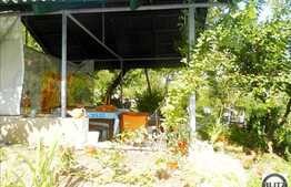 Casa de vanzare, 72 mp cu 300 mp teren inchiriat de la primarie. Renovata!